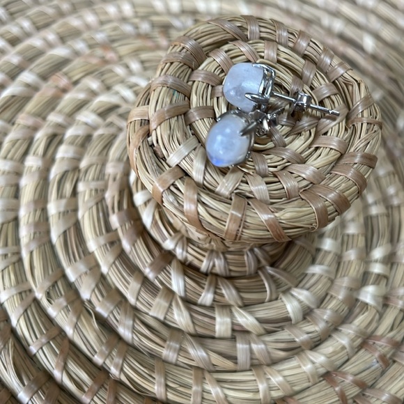 Genuine moonstone .925 studs - Picture 11 of 16